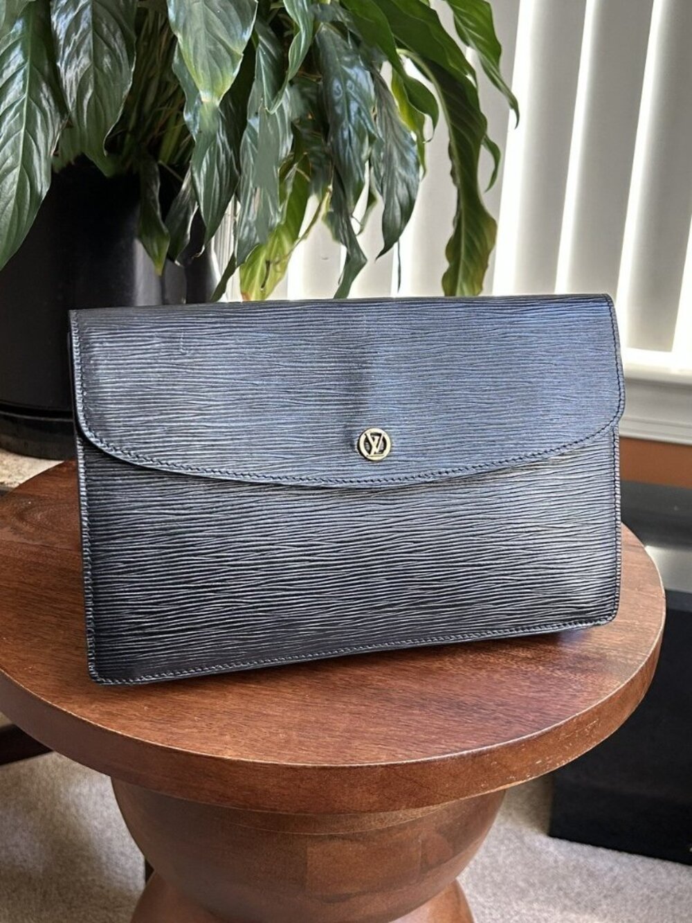 LOUIS VUITTON Epi Flap Clutch, Black